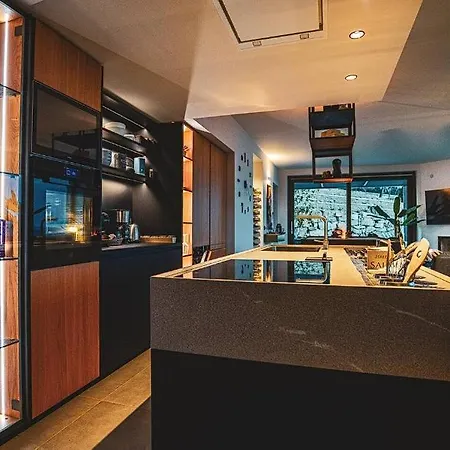 Вилла Villa! Luxe , Heated Pool And Rooftop ! Кастель-Ригоне