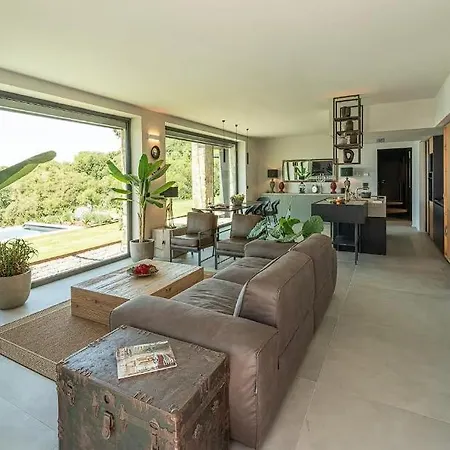 Villa! Luxe , Heated Pool And Rooftop ! Villa