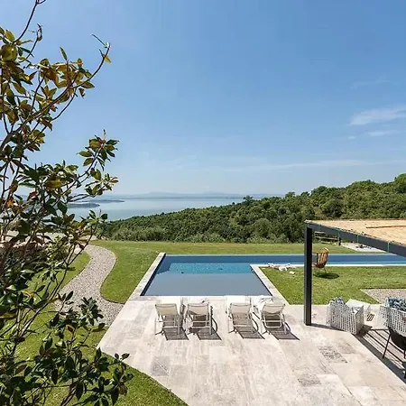 Villa! Luxe , Heated Pool And Rooftop ! Castel Rigone