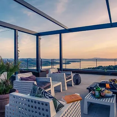 Villa Villa! Luxe , Heated Pool And Rooftop ! Castel Rigone
