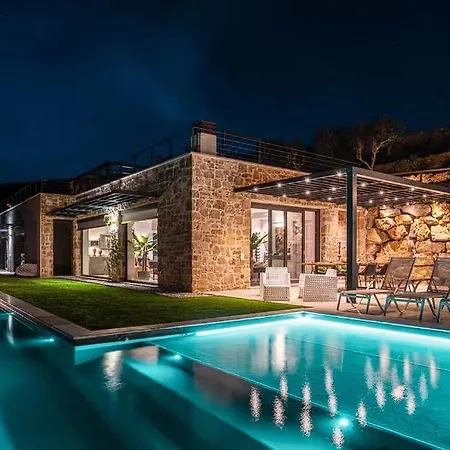 Villa! Luxe , Heated Pool And Rooftop ! Кастель-Ригоне