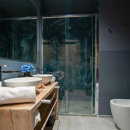 Villa! Luxe , Heated Pool And Rooftop !